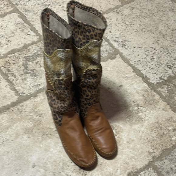 KMB ANTHROPOLOGY LEATHER BOOTS SIZE 7 In EXCELLENT SHAPE - Picture 4 of 9